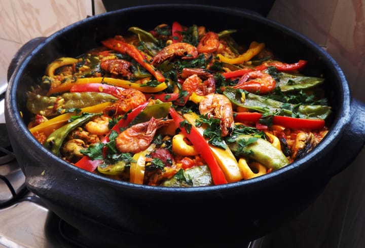 Paella z morskimi sadeži